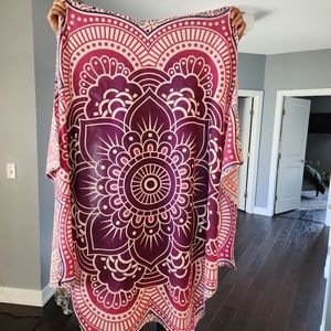 Like New...Beautiful star shape Mandala decorative wall hanging!